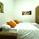 Stunning 4 Bed Apartment in Roma