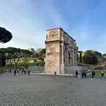 Stunning 4 Bed Apartment in Roma